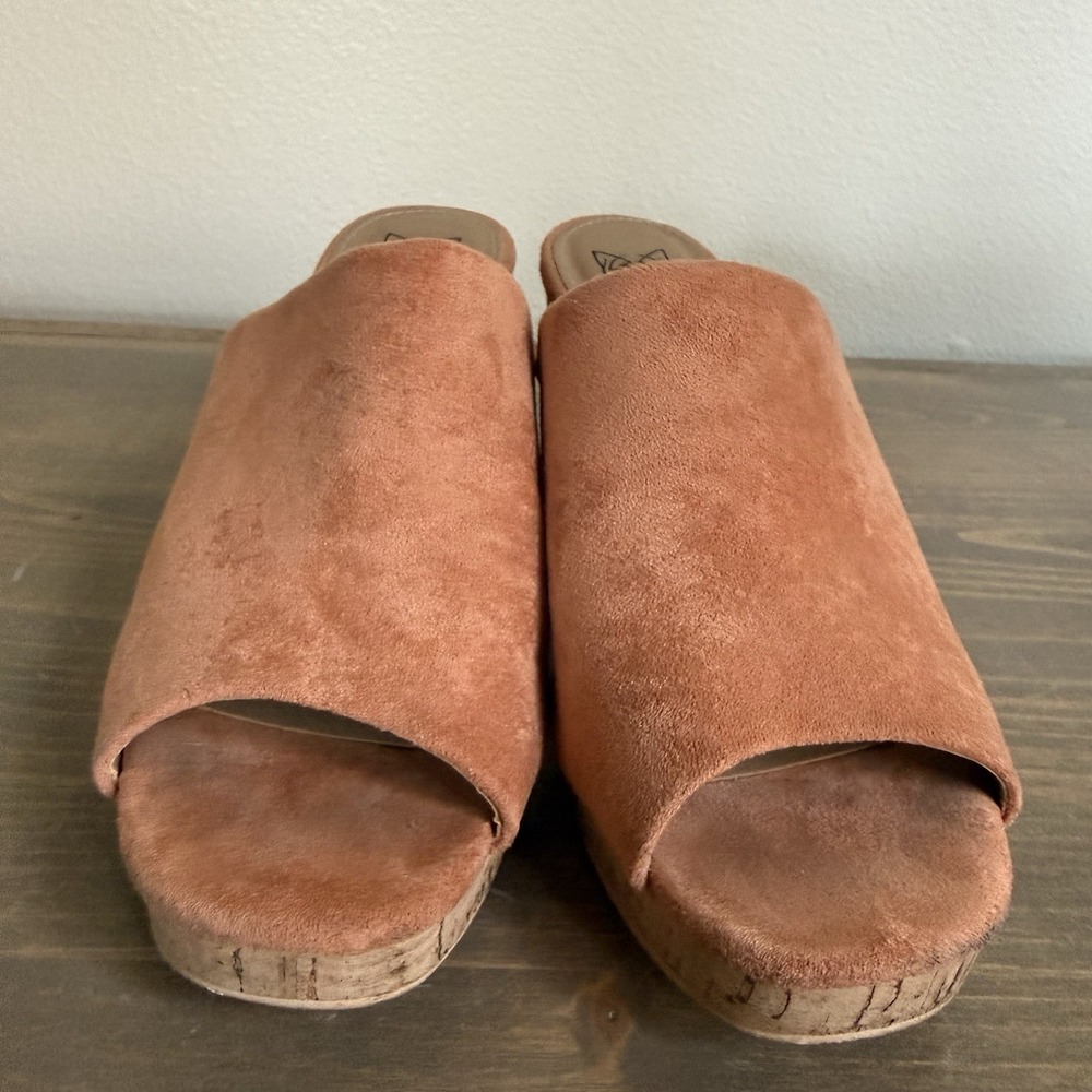 Beast Fashion Womens 7 Tan Brown Faux Suede Peep Toe Slip On Cork Heels Sandals - Picture 3 of 9